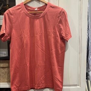 Women’s lululemon Coral T-Shirt